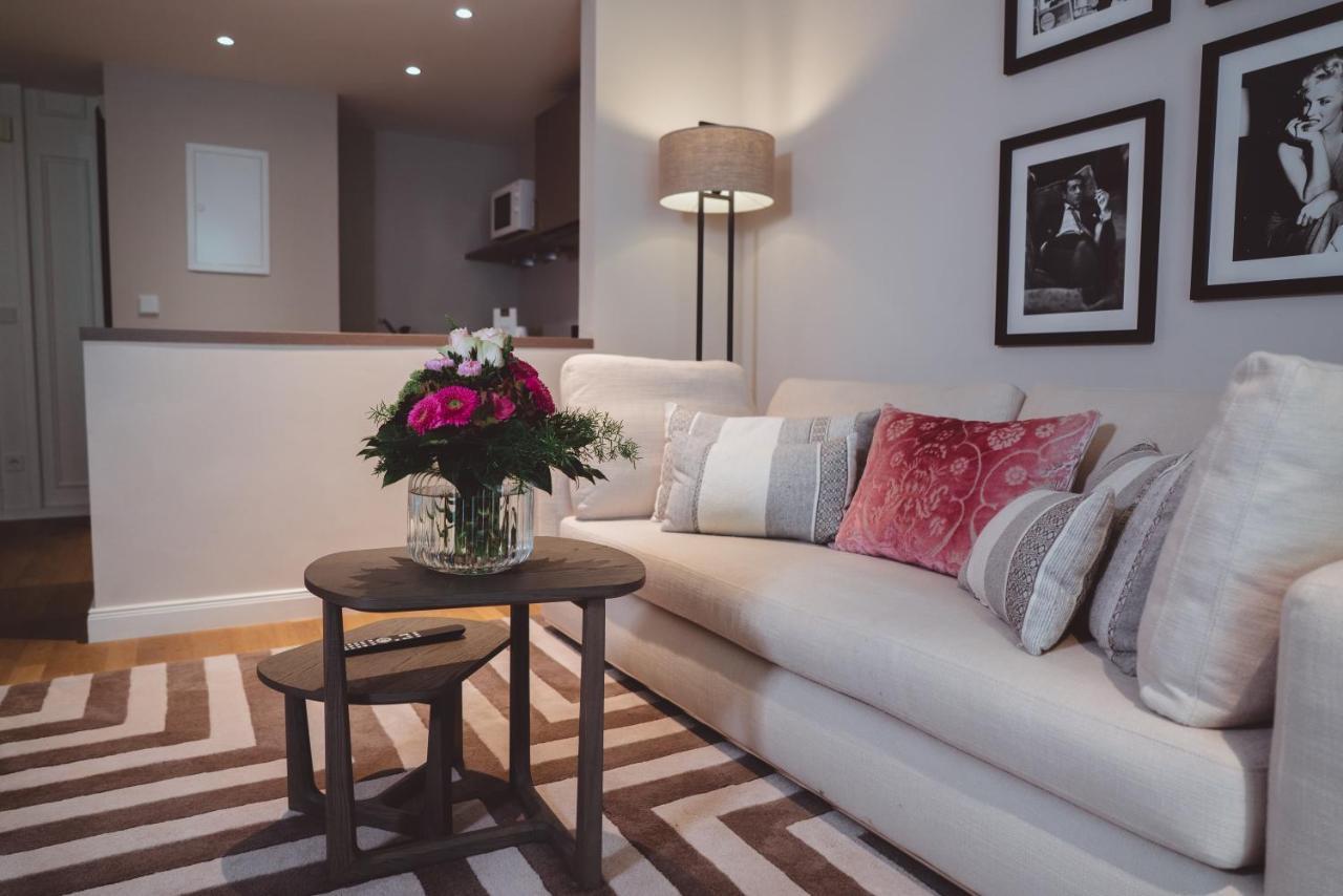 Vila Vita Rosenpark Marburg Kültér fotó A living room in a serviced apartment in London