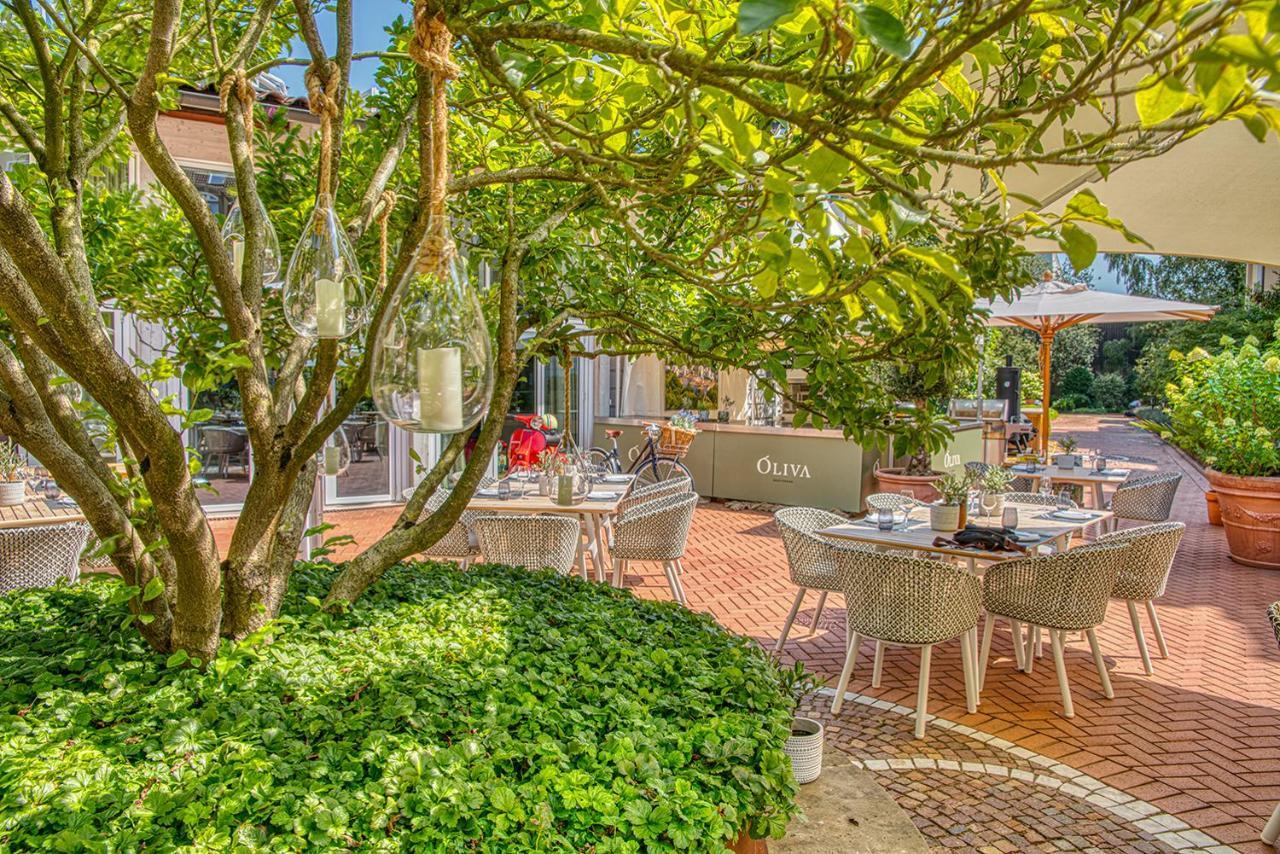 Vila Vita Rosenpark Marburg Kültér fotó The garden of the restaurant